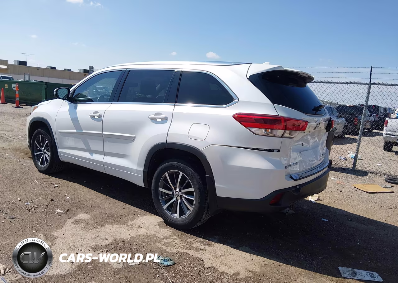 2017 Toyota Highlander Xle VIN:5TDJZRFH2HS392127 - 3