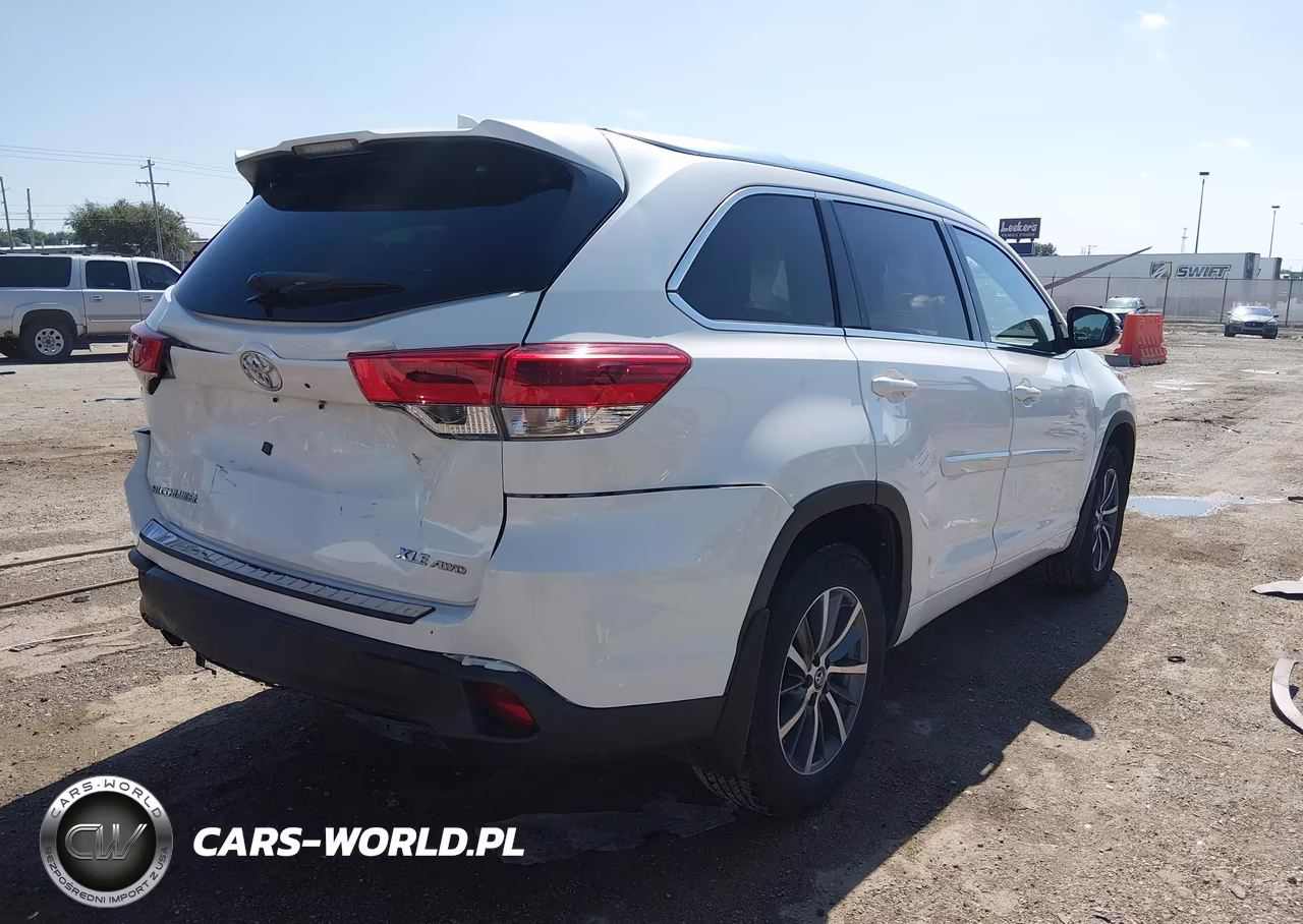 2017 Toyota Highlander Xle VIN:5TDJZRFH2HS392127 - 4