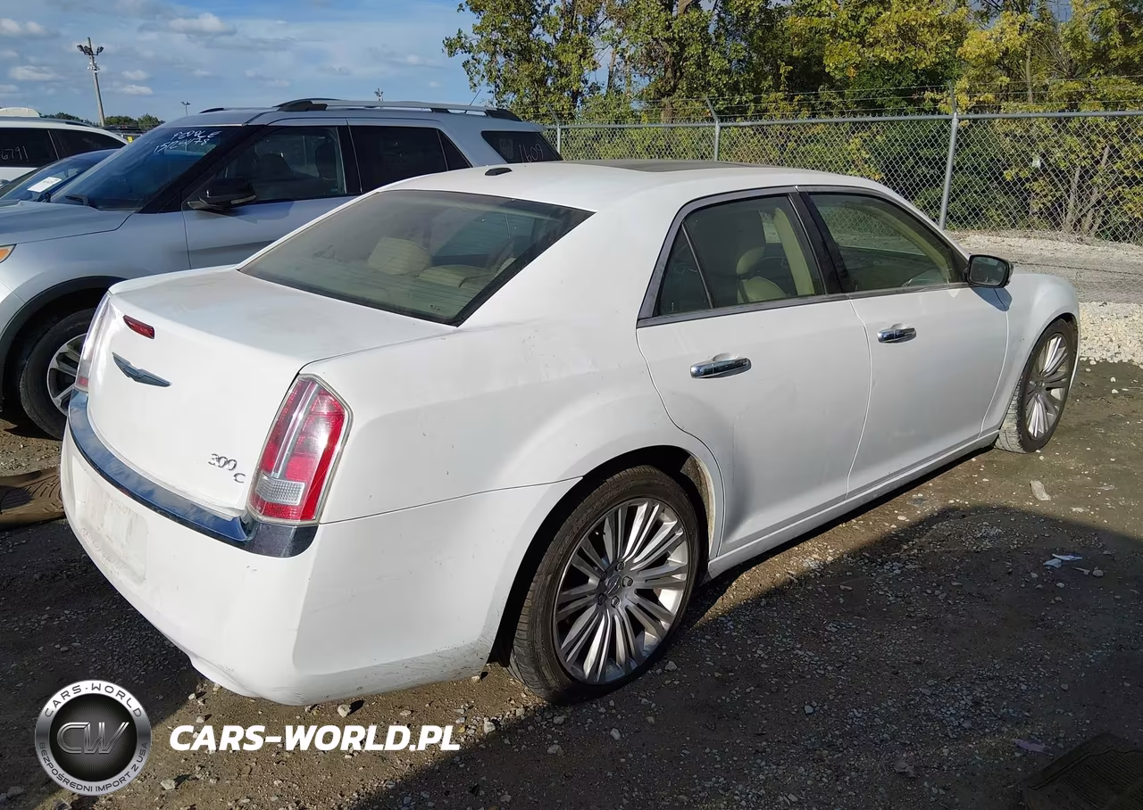 2012 Chrysler 300C VIN:2C3CCAET2CH147129 - 4
