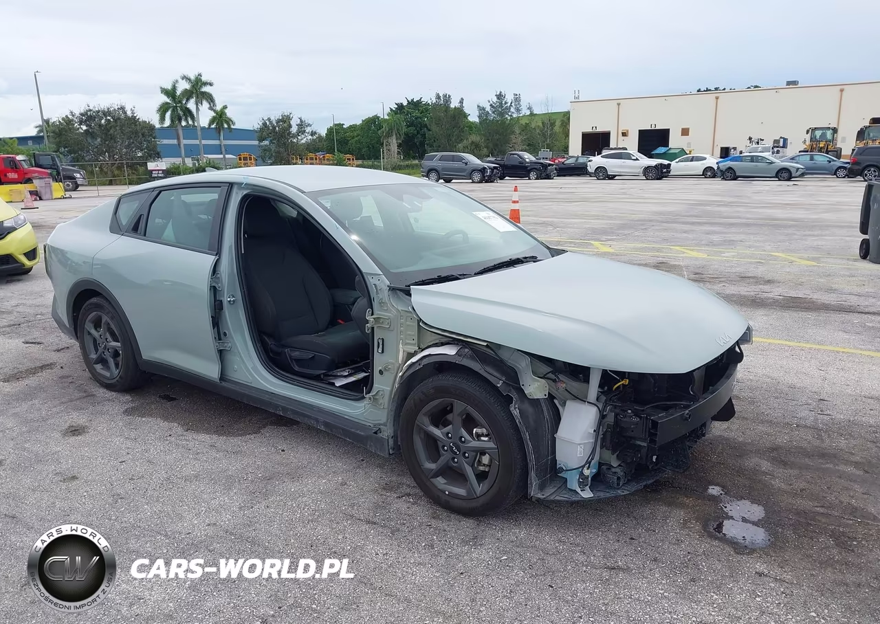 2025 Kia K4 Lxs – zdjęcie 1 z 18