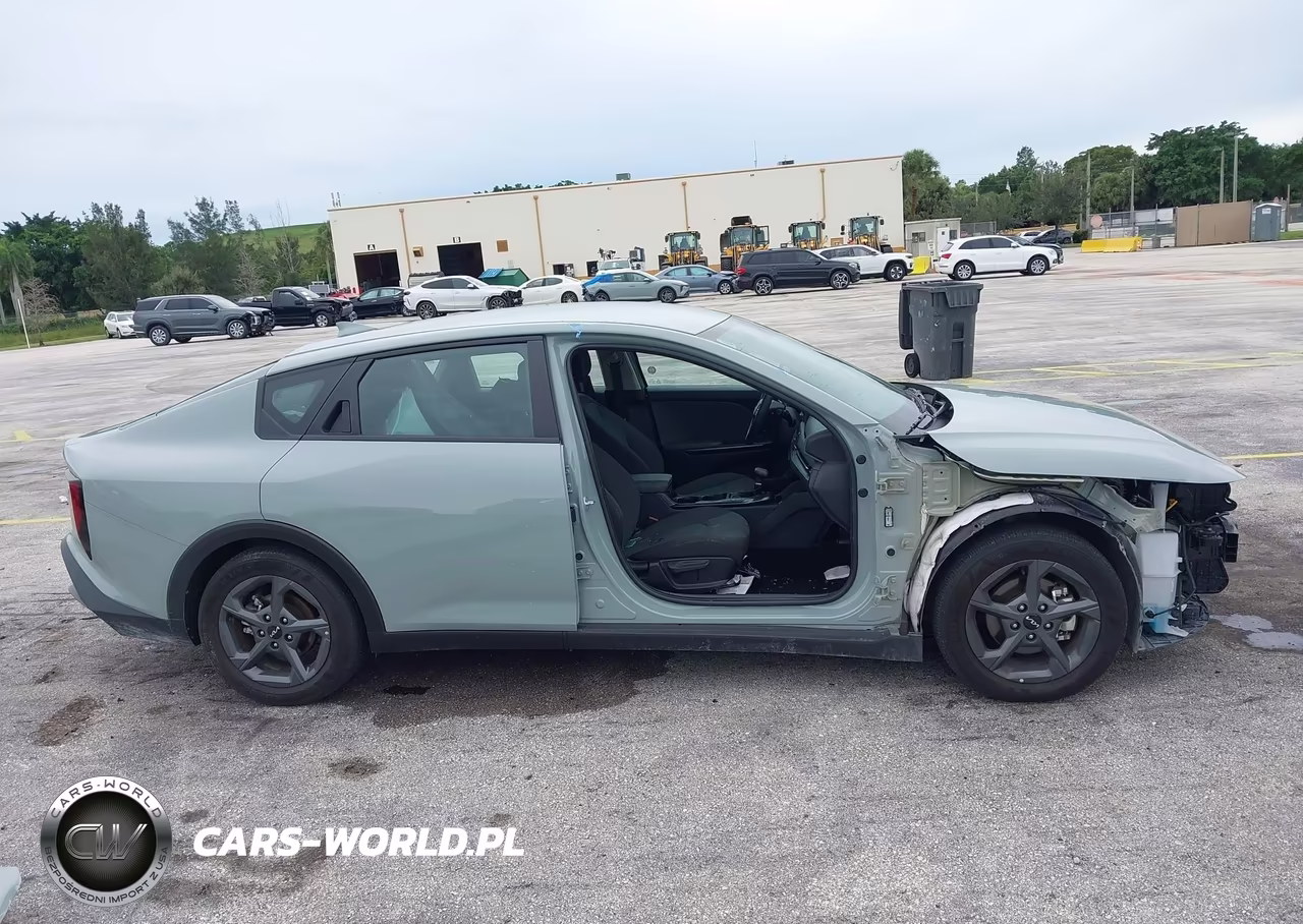 2025 Kia K4 Lxs VIN:3KPFT4DE0SE094695 - 14
