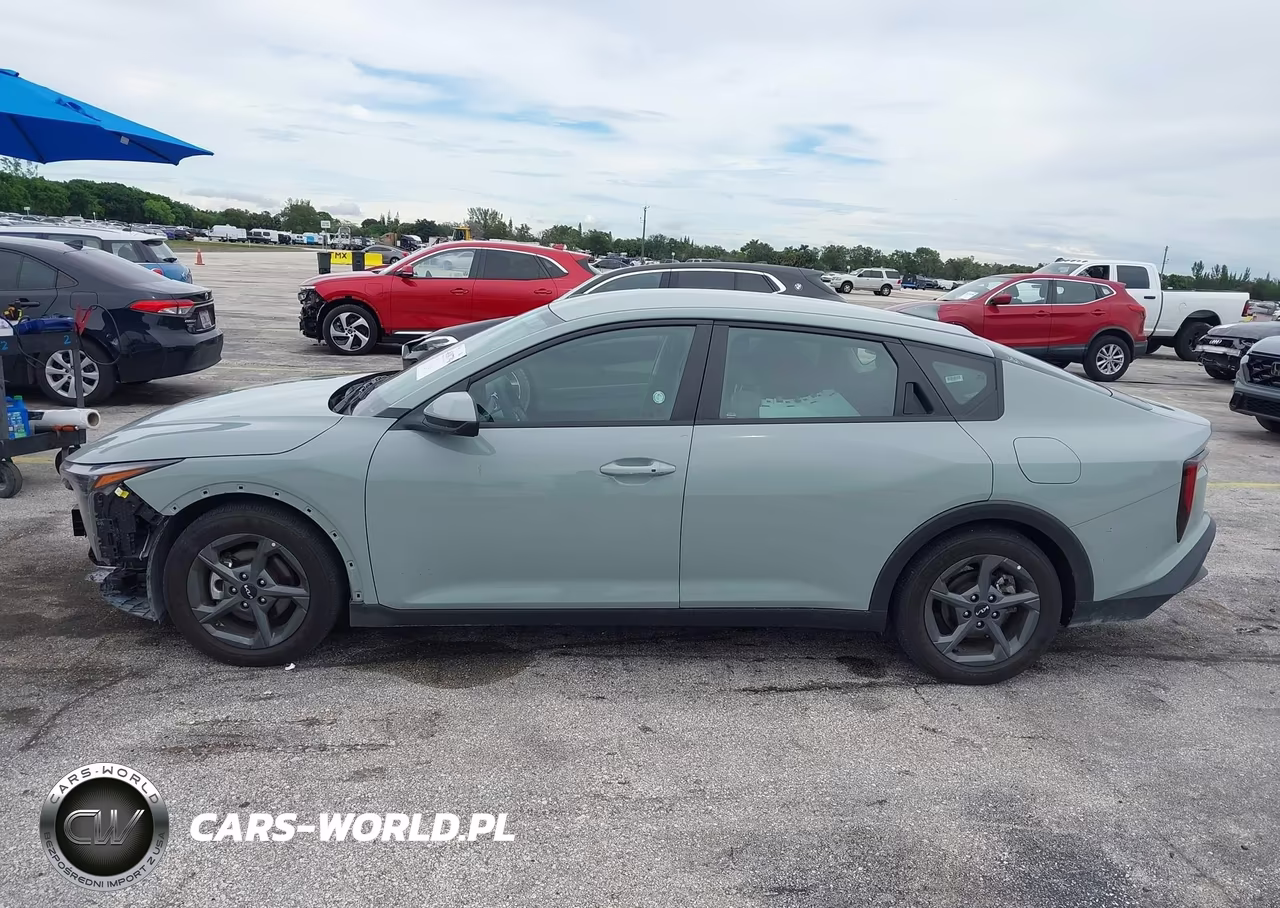 2025 Kia K4 Lxs VIN:3KPFT4DE0SE094695 - 15