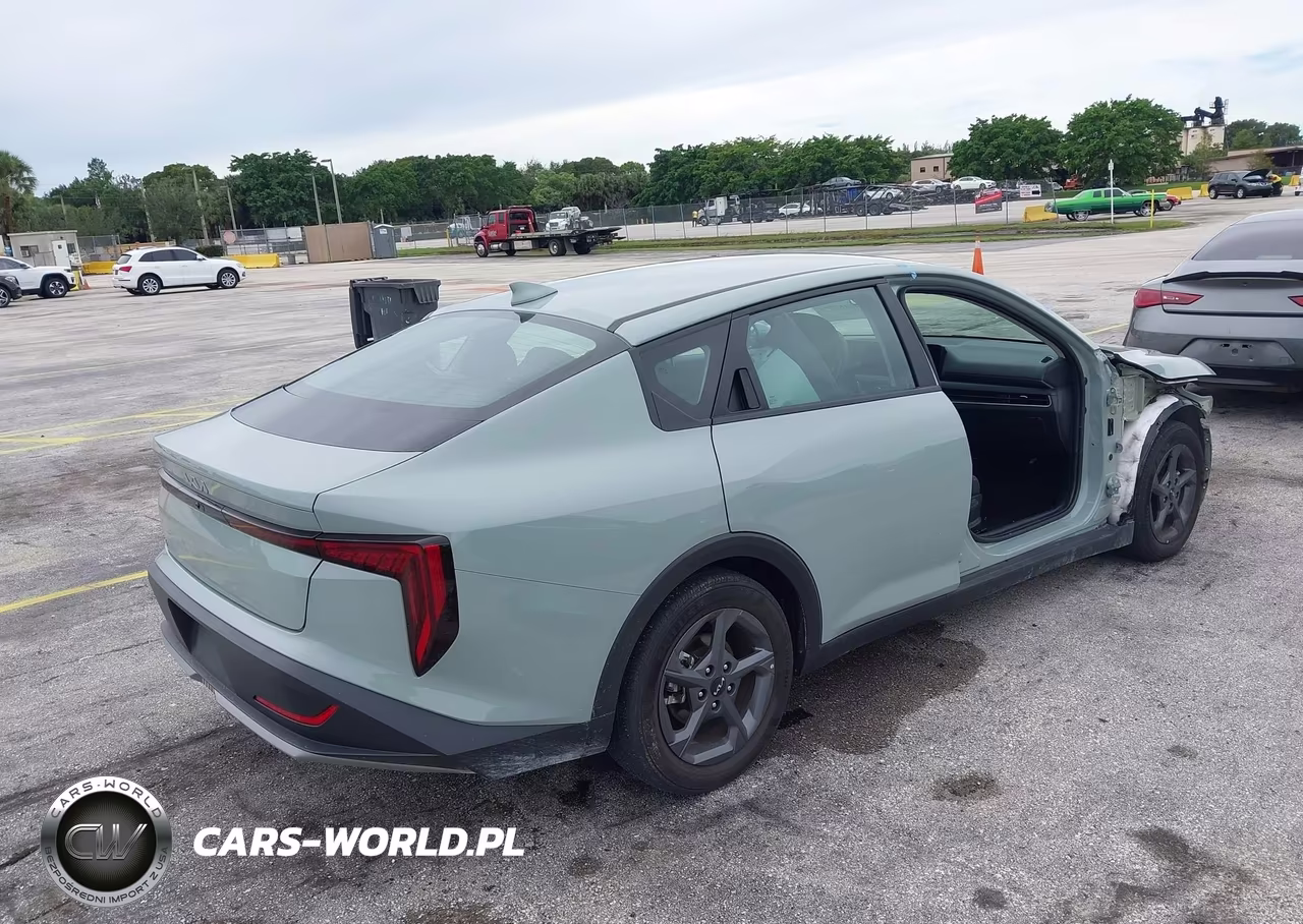 2025 Kia K4 Lxs VIN:3KPFT4DE0SE094695 - 4