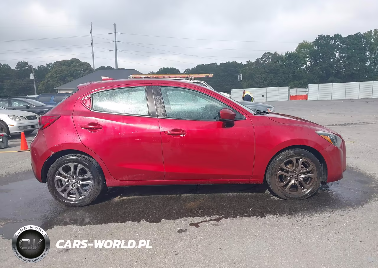 2020 Toyota Yaris Le VIN:3MYDLBJV8LY713402 - 13