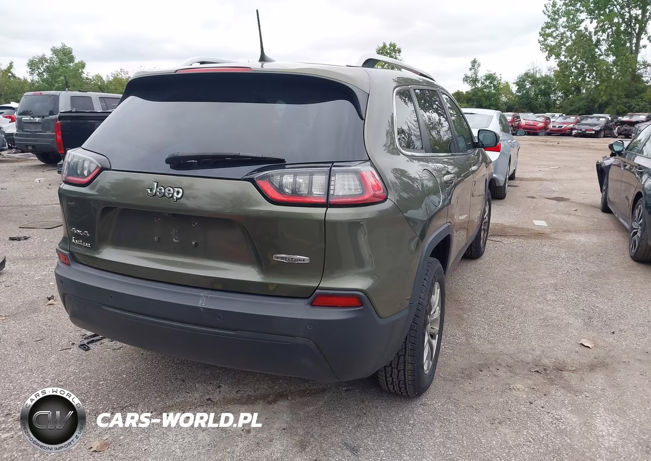 2019 Jeep Cherokee Latitude Plus 4X4 VIN:1C4PJMLBXKD315240 - 4