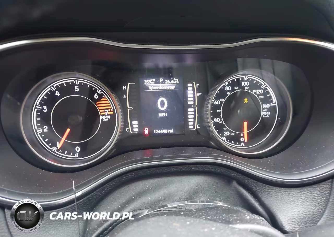 2019 Jeep Cherokee Latitude Plus 4X4 VIN:1C4PJMLBXKD315240 - 7