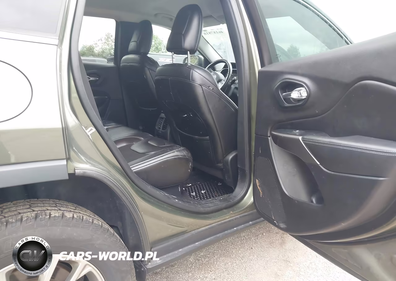 2019 Jeep Cherokee Latitude Plus 4X4 VIN:1C4PJMLBXKD315240 - 8