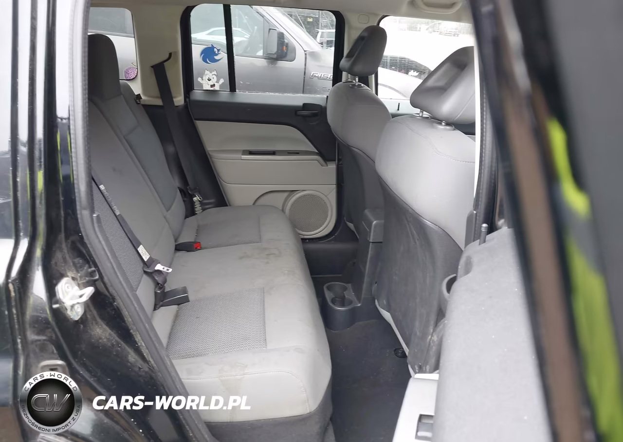 2007 Jeep Patriot Sport VIN:1J8FT28W97D359140 - 8