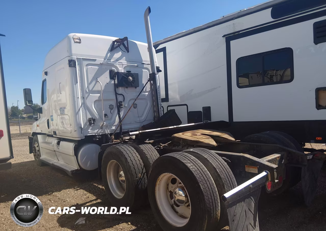 2010 Freightliner Cascadia 125 VIN:1FUJGLDR4ASAV2565 - 13