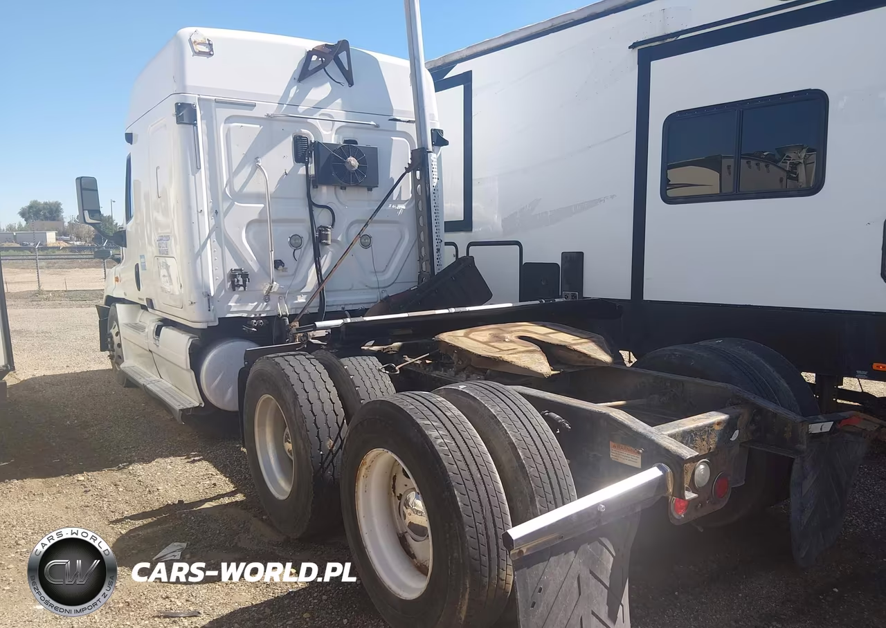 2010 Freightliner Cascadia 125 VIN:1FUJGLDR4ASAV2565 - 3