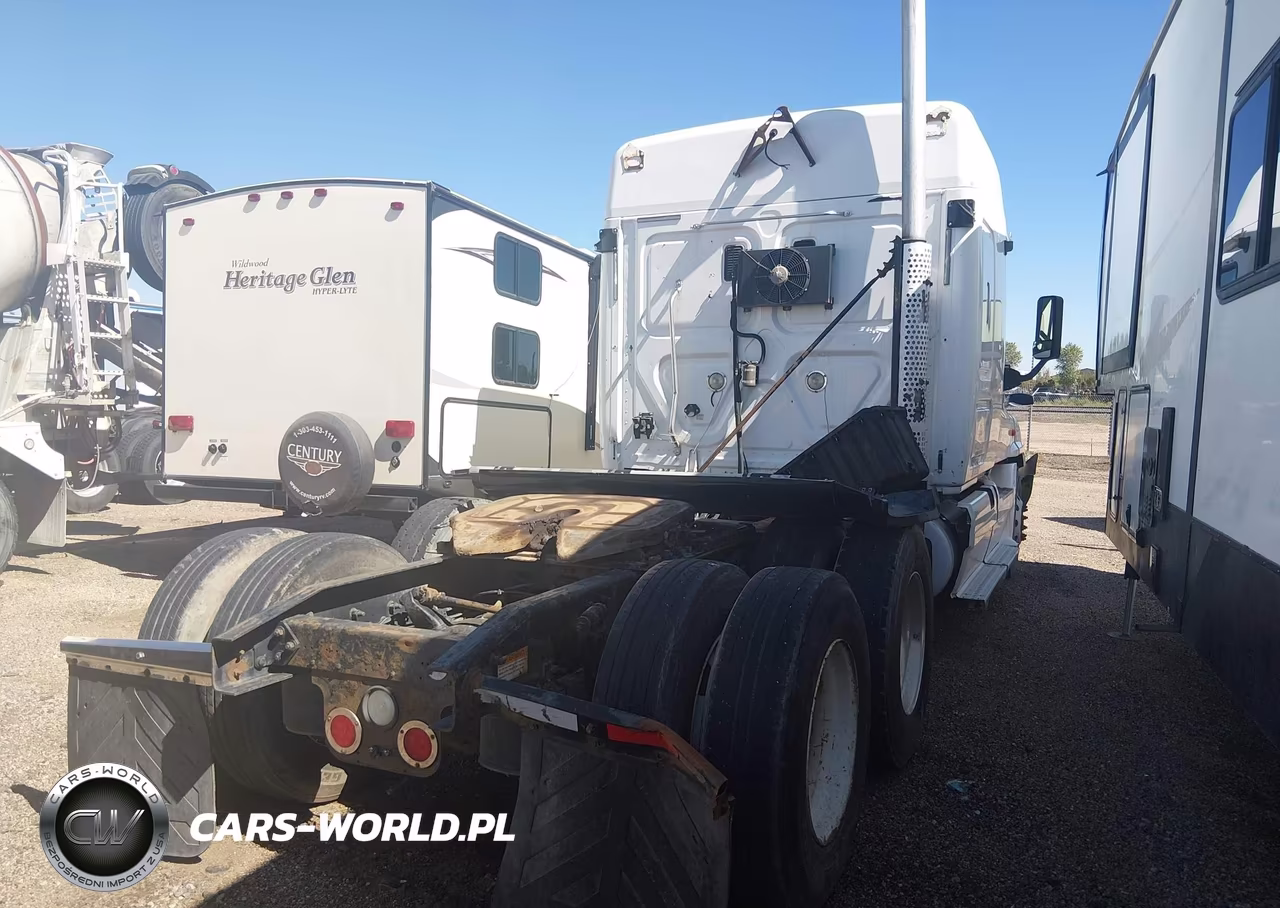 2010 Freightliner Cascadia 125 VIN:1FUJGLDR4ASAV2565 - 4