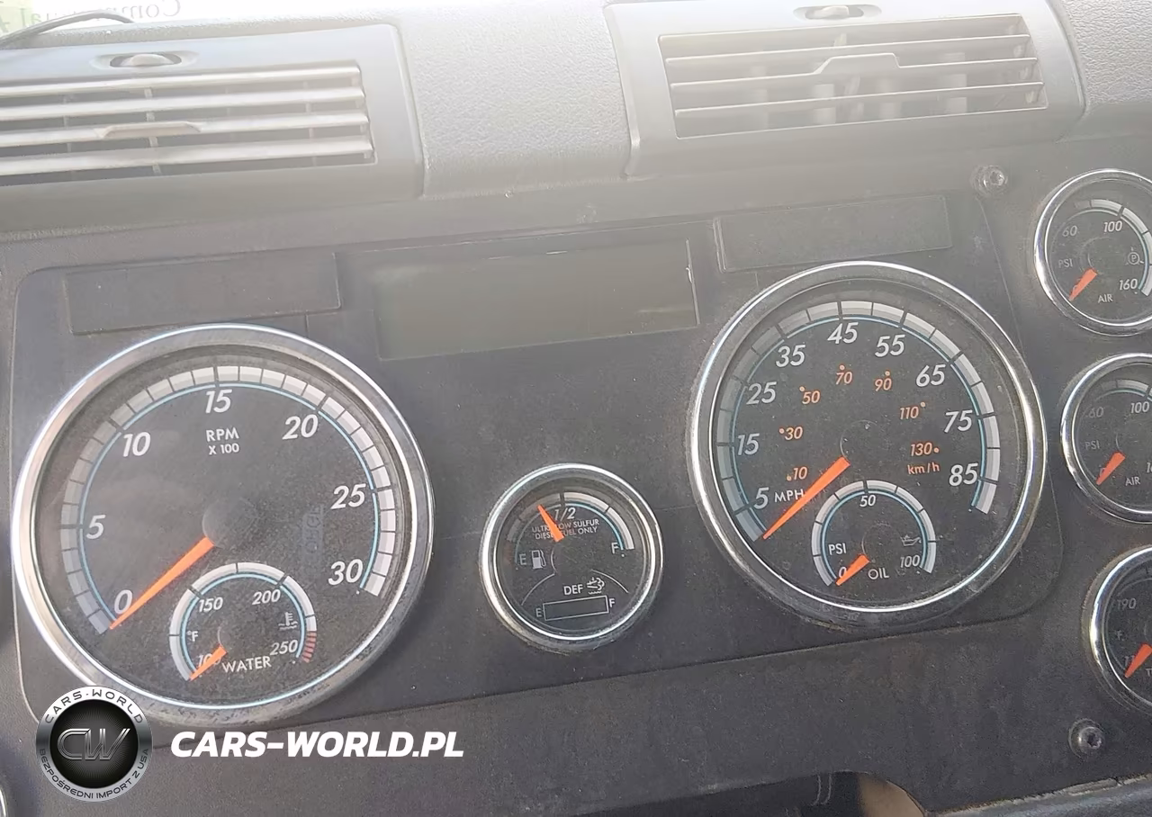 2010 Freightliner Cascadia 125 VIN:1FUJGLDR4ASAV2565 - 5