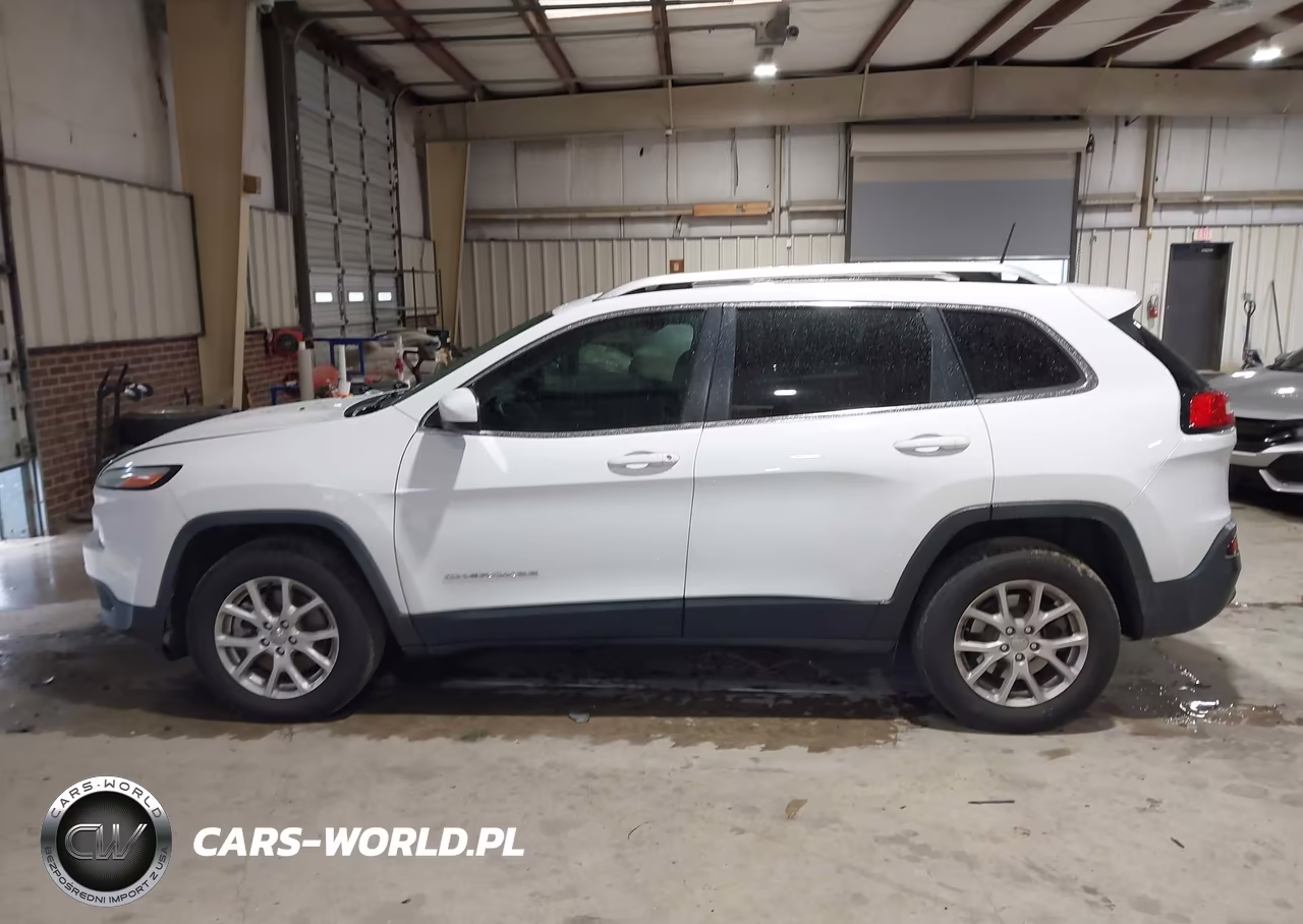 2017 Jeep Cherokee Latitude 4X4 VIN:1C4PJMCS8HW657119 - 15