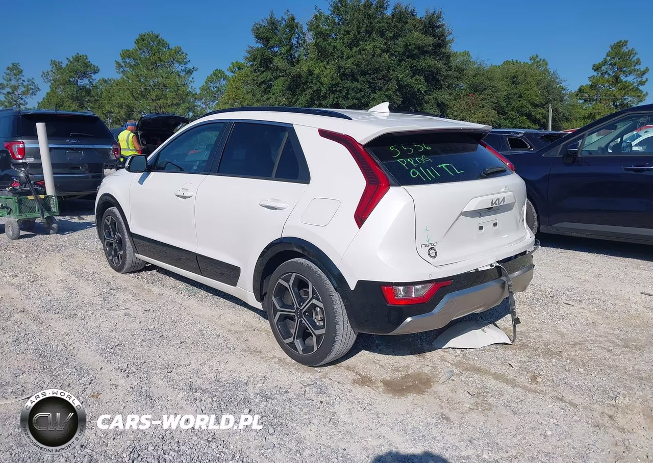 2023 Kia Niro Ex Touring VIN:KNDCR3LE4P5048500 - 3