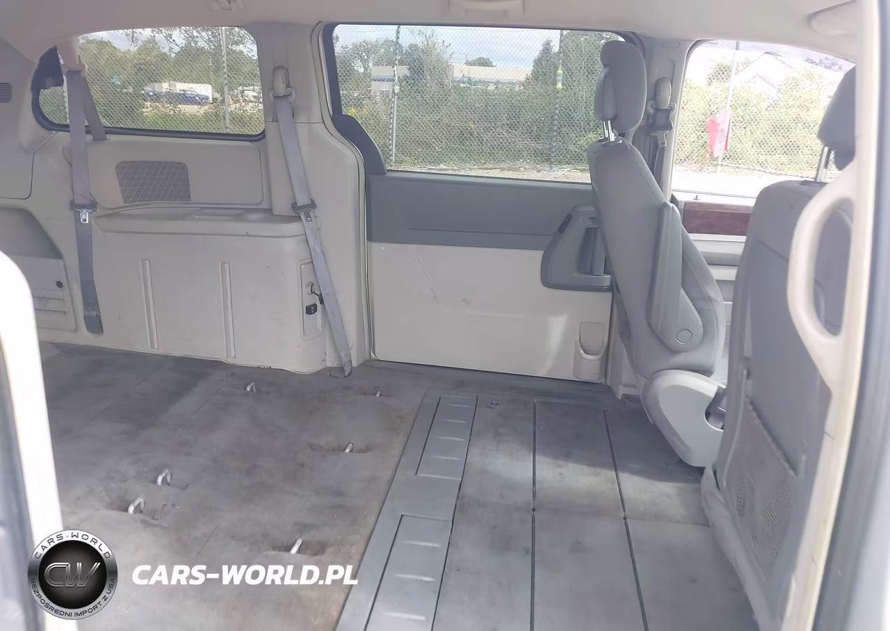 2010 Chrysler Town & Country Touring VIN:2A4RR5D15AR359066 - 8