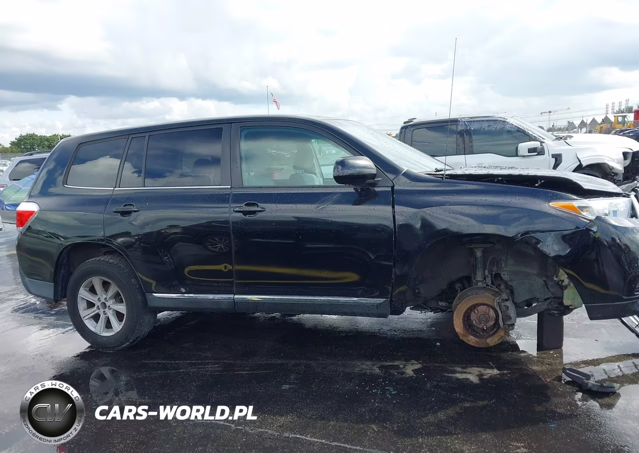 2012 Toyota Highlander Base V6 VIN:5TDBK3EH5CS130070 - 13