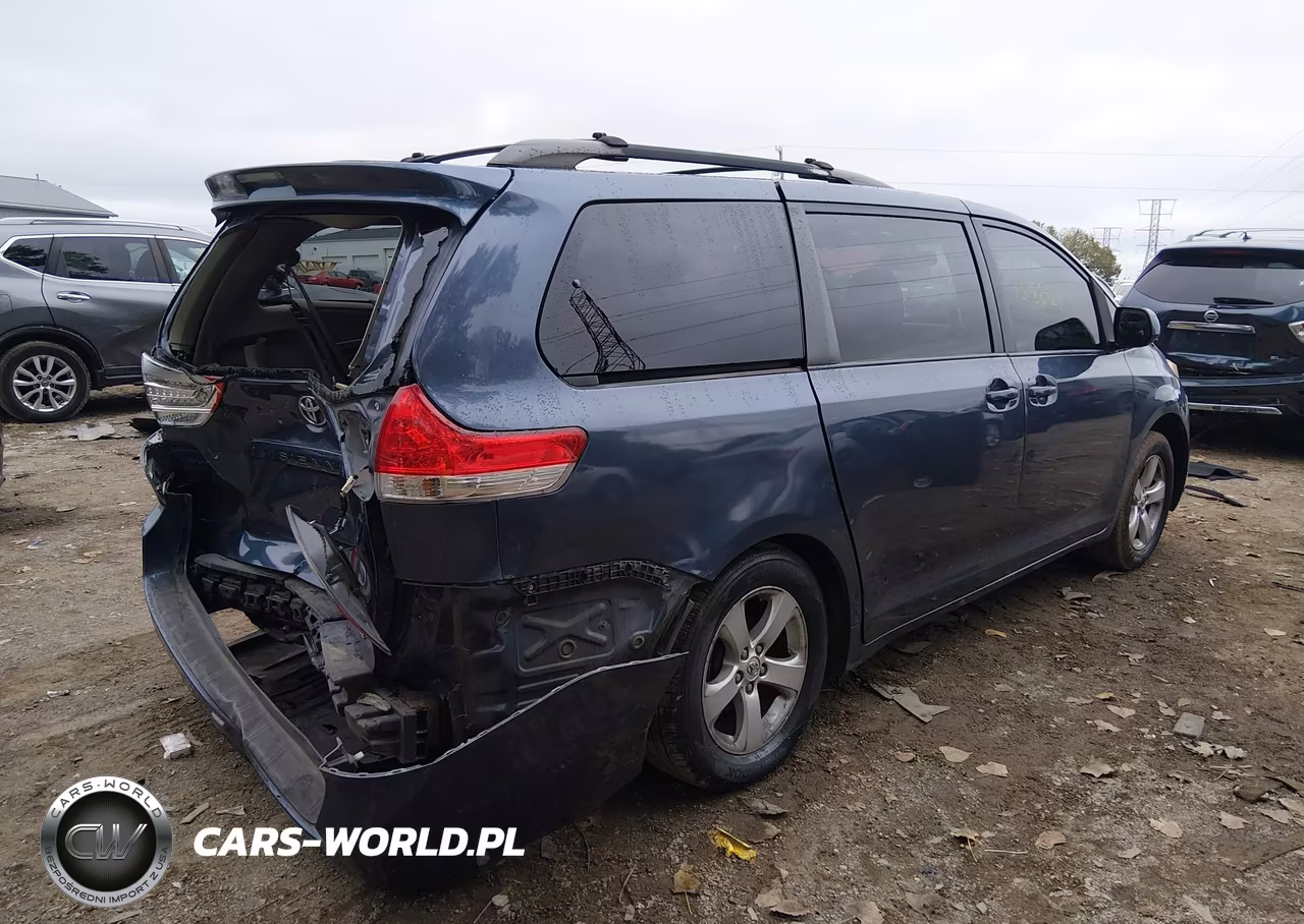 2013 Toyota Sienna Le V6 8 Passenger VIN:5TDKK3DC4DS330445 - 4