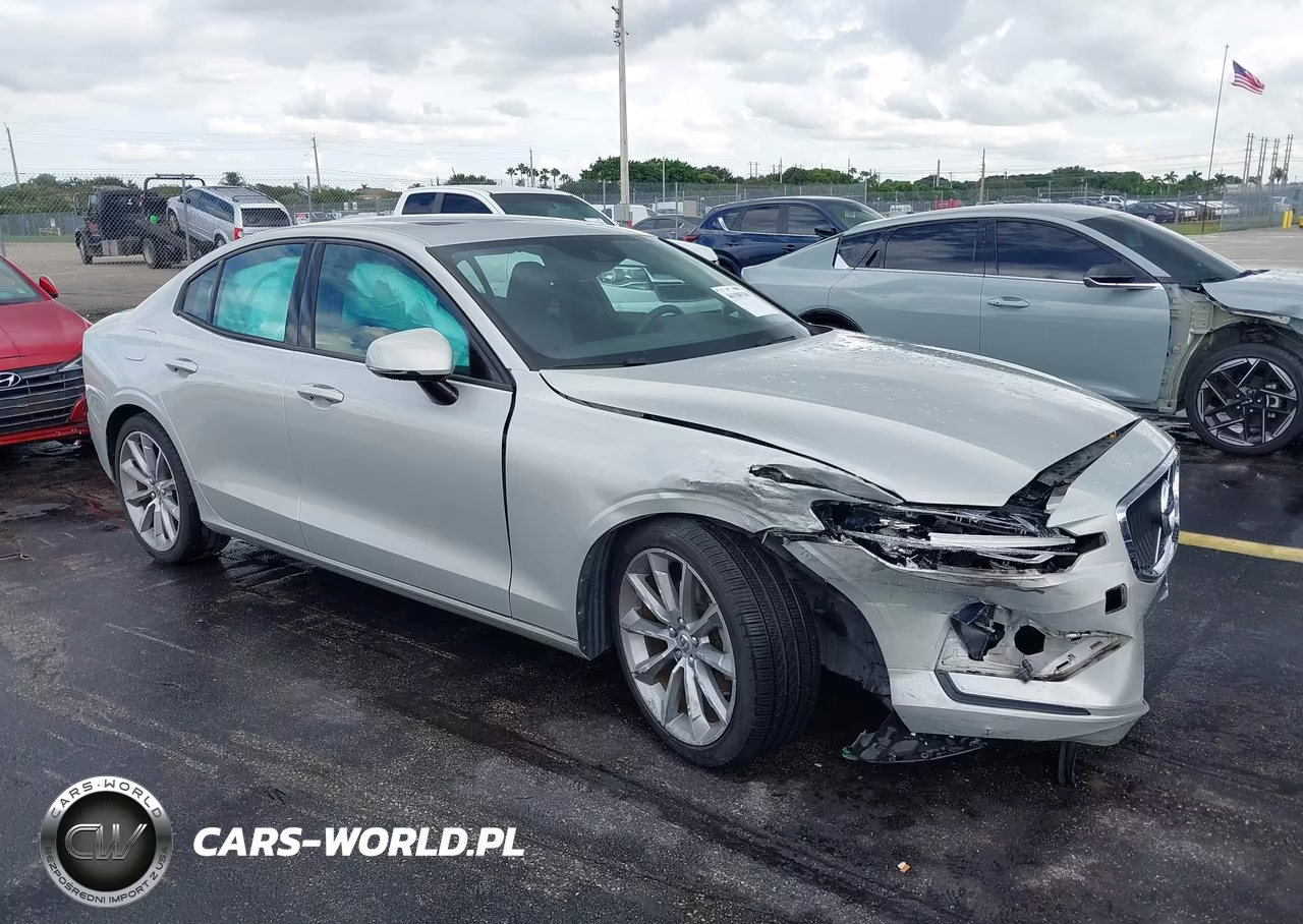 2020 Volvo S60 T5 Momentum – zdjęcie 1 z 16
