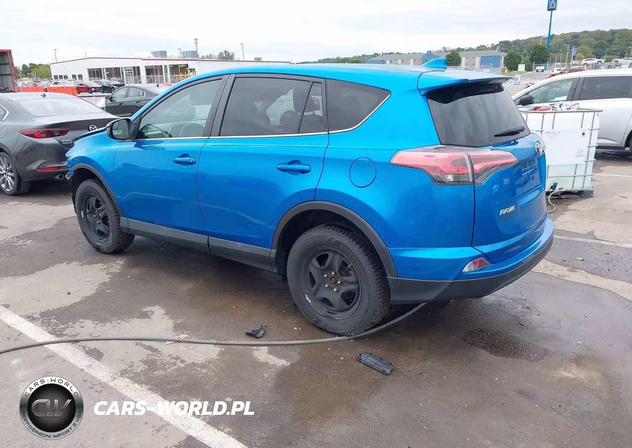 2018 Toyota Rav4 Le VIN:2T3BFREV5JW843754 - 3
