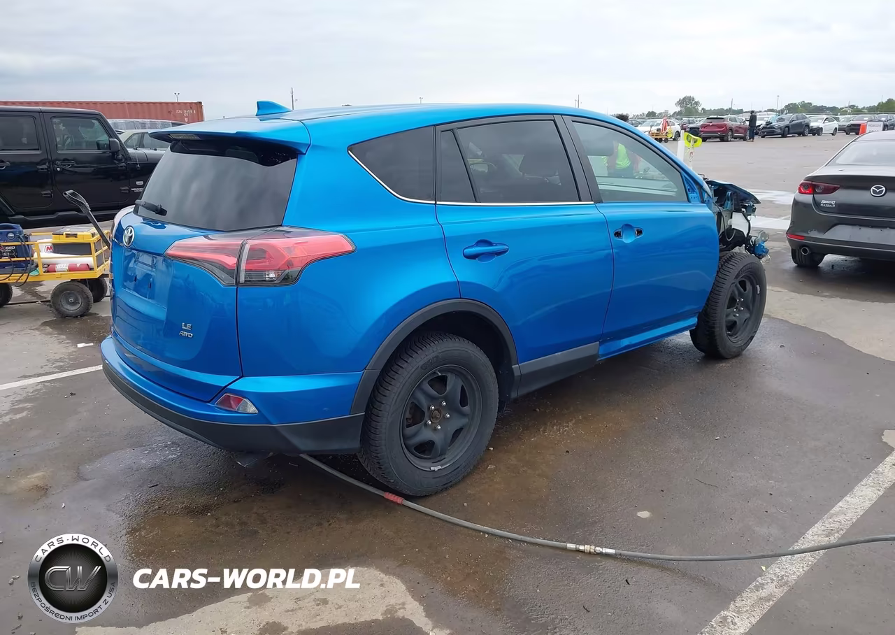 2018 Toyota Rav4 Le VIN:2T3BFREV5JW843754 - 4