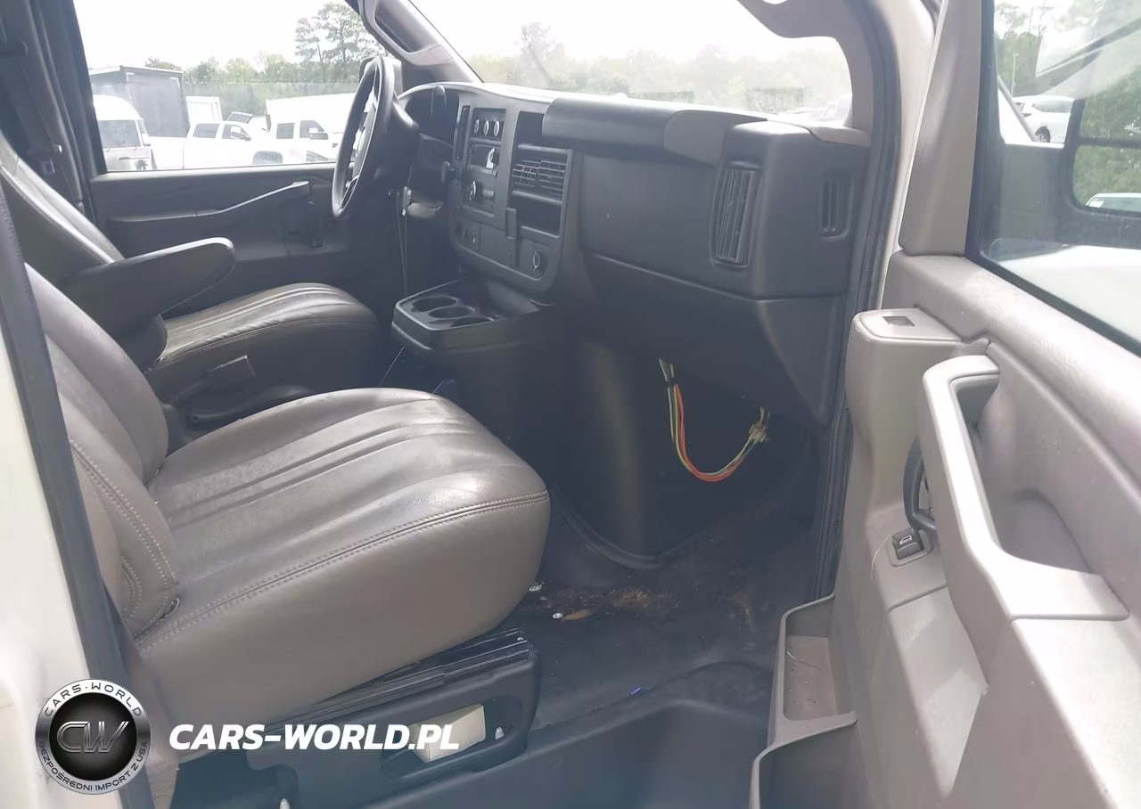 2016 Chevrolet Express Work Van VIN:1GCWGAFF8G1246936 - 5