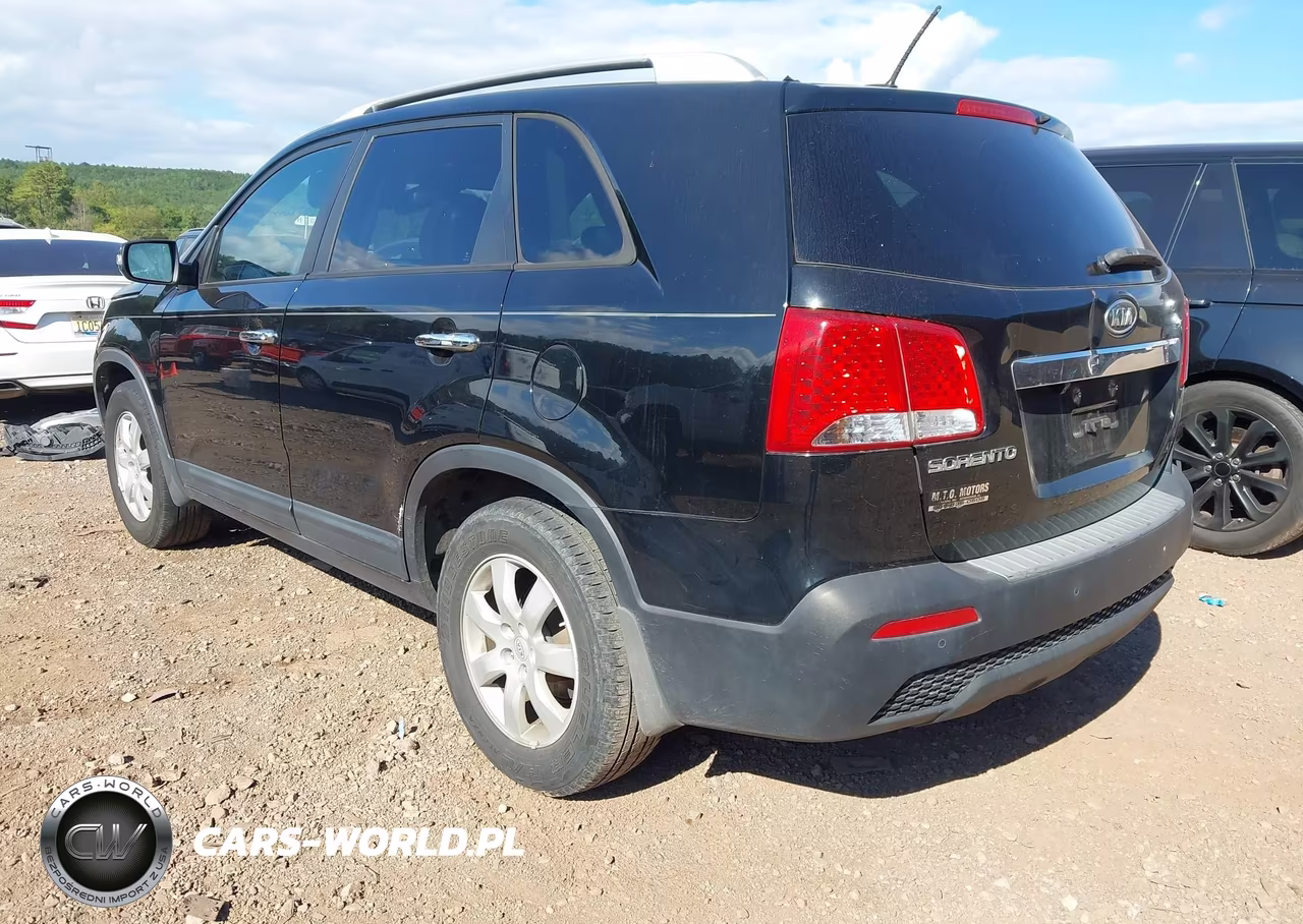 2011 Kia Sorento Lx VIN:5XYKT3A12BG149158 - 3