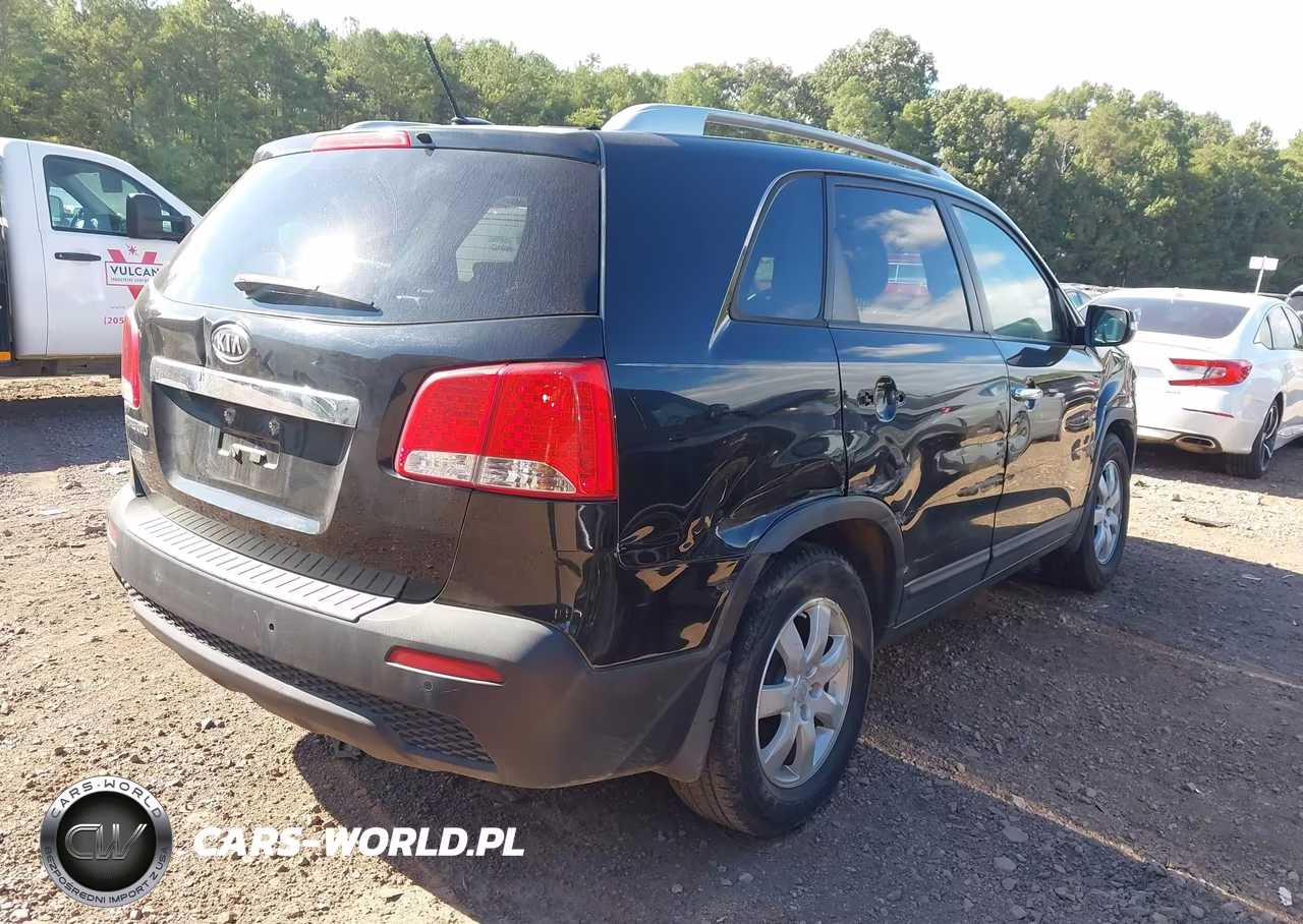 2011 Kia Sorento Lx VIN:5XYKT3A12BG149158 - 4