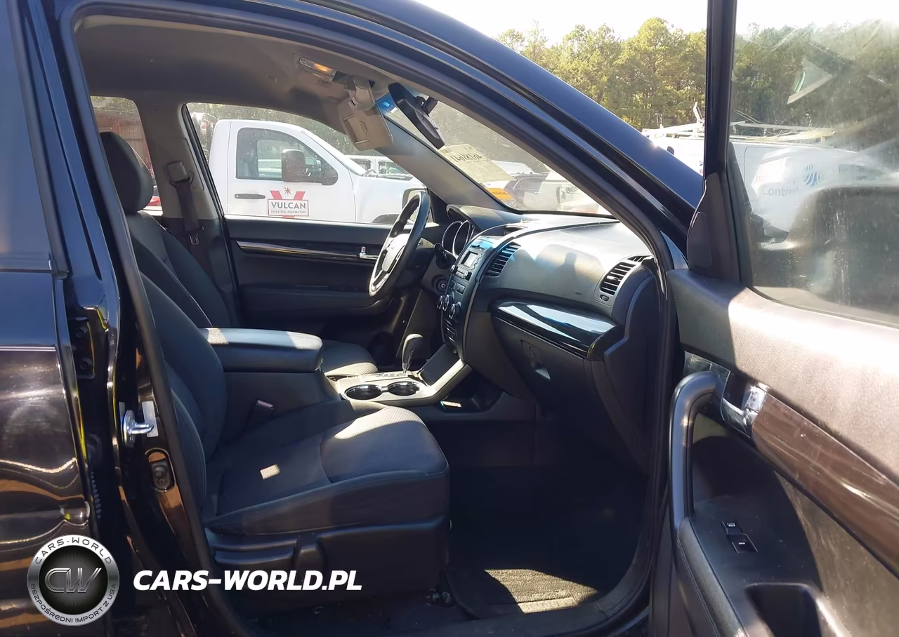 2011 Kia Sorento Lx VIN:5XYKT3A12BG149158 - 5