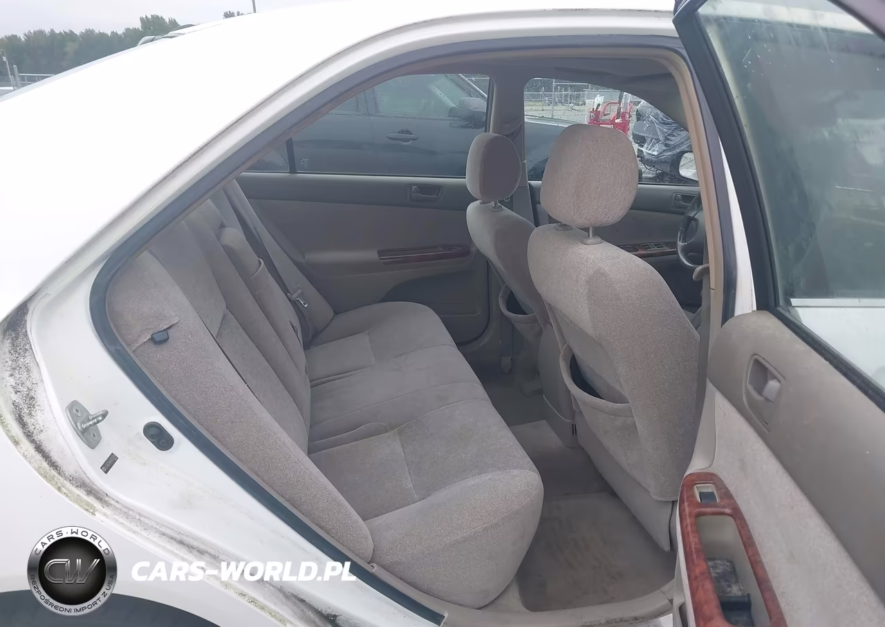 2004 Toyota Camry Le VIN:JTDBE32K640273394 - 8