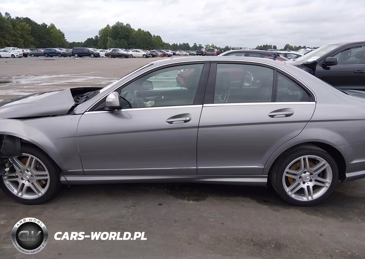 2009 Mercedes-Benz C-Class 3.5L Sport VIN:WDDGF56X59R042015 - 14