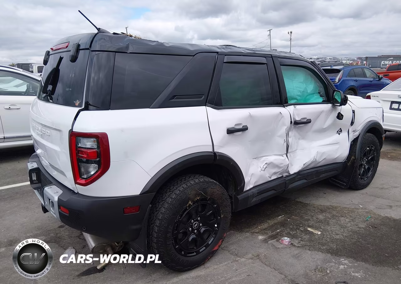 2025 Ford Bronco Sport Outer Banks VIN:3FMCR9CN8SRE36687 - 4