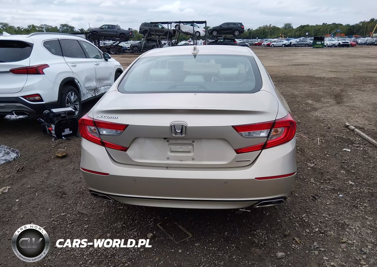 2018 Honda Accord Touring VIN:1HGCV1F9XJA059001 - 16
