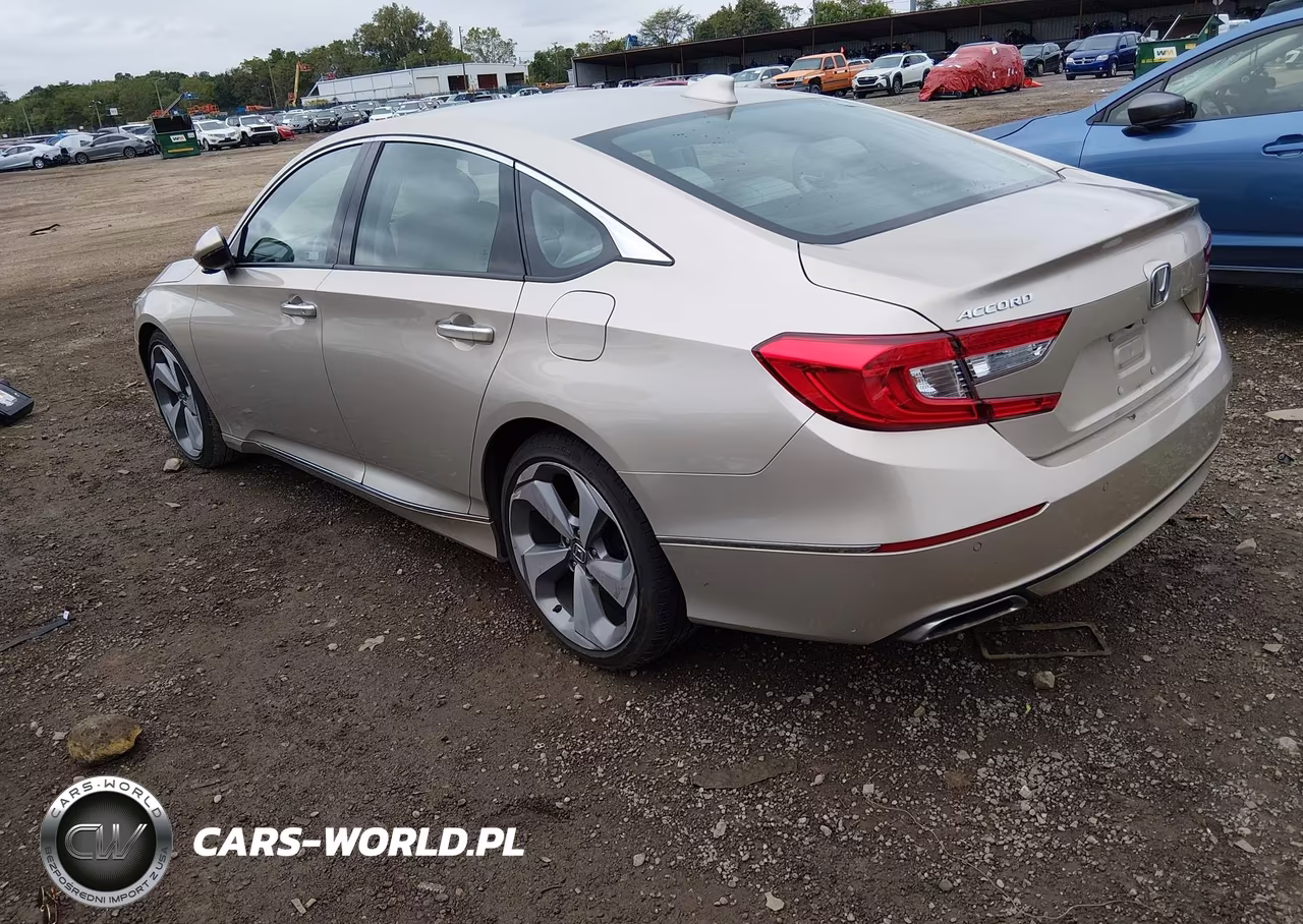 2018 Honda Accord Touring VIN:1HGCV1F9XJA059001 - 3