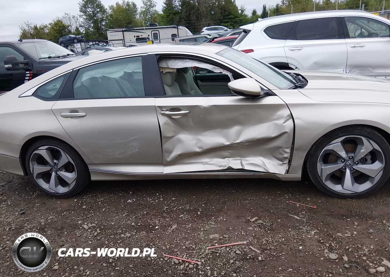 2018 Honda Accord Touring VIN:1HGCV1F9XJA059001 - 6