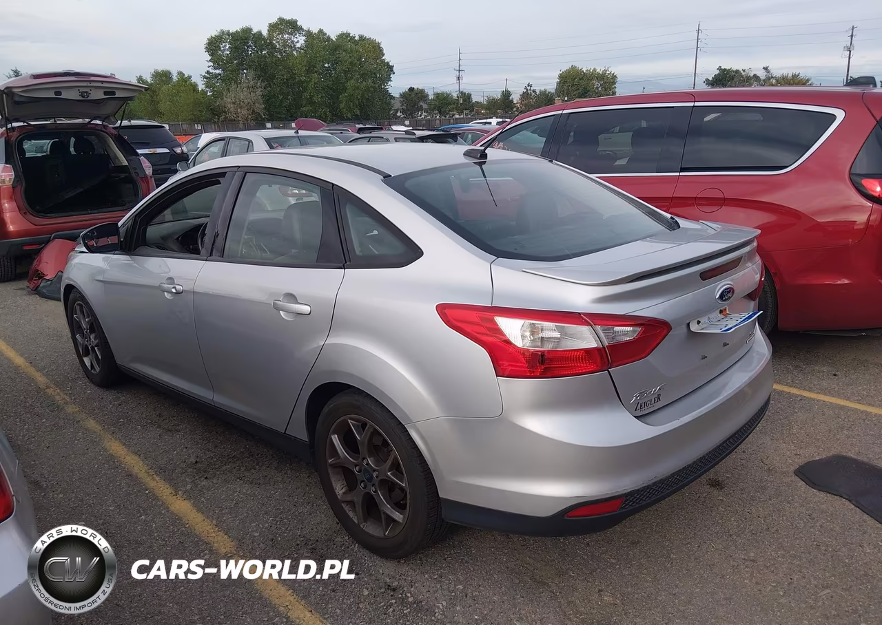 2014 Ford Focus Se VIN:1FADP3F21EL429327 - 3