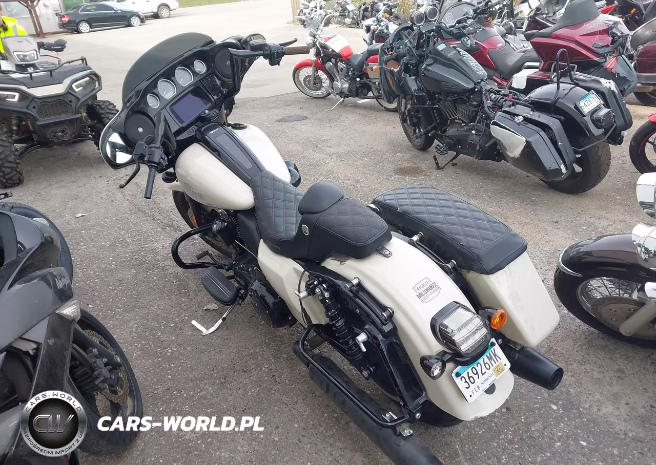 2023 Harley-Davidson Flhxst VIN:1HD1ABL14PB607677 - 3
