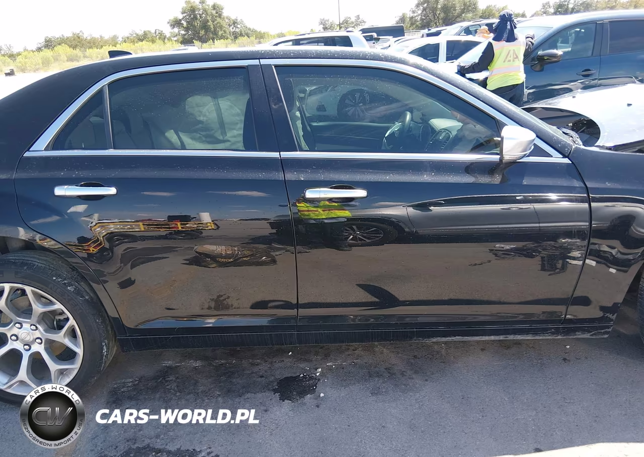 2018 Chrysler 300 300C VIN:2C3CCAPT1JH275890 - 14