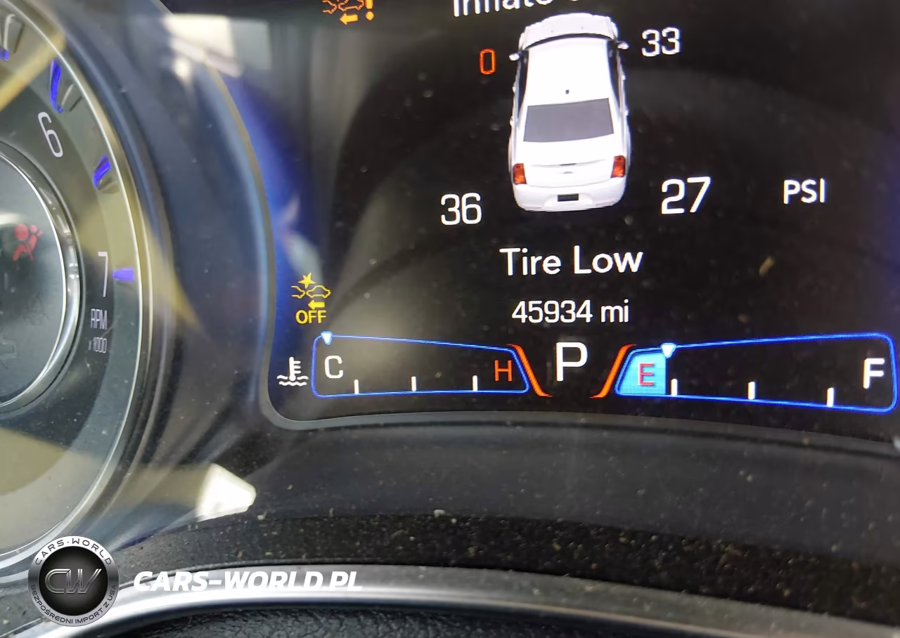 2018 Chrysler 300 300C VIN:2C3CCAPT1JH275890 - 16