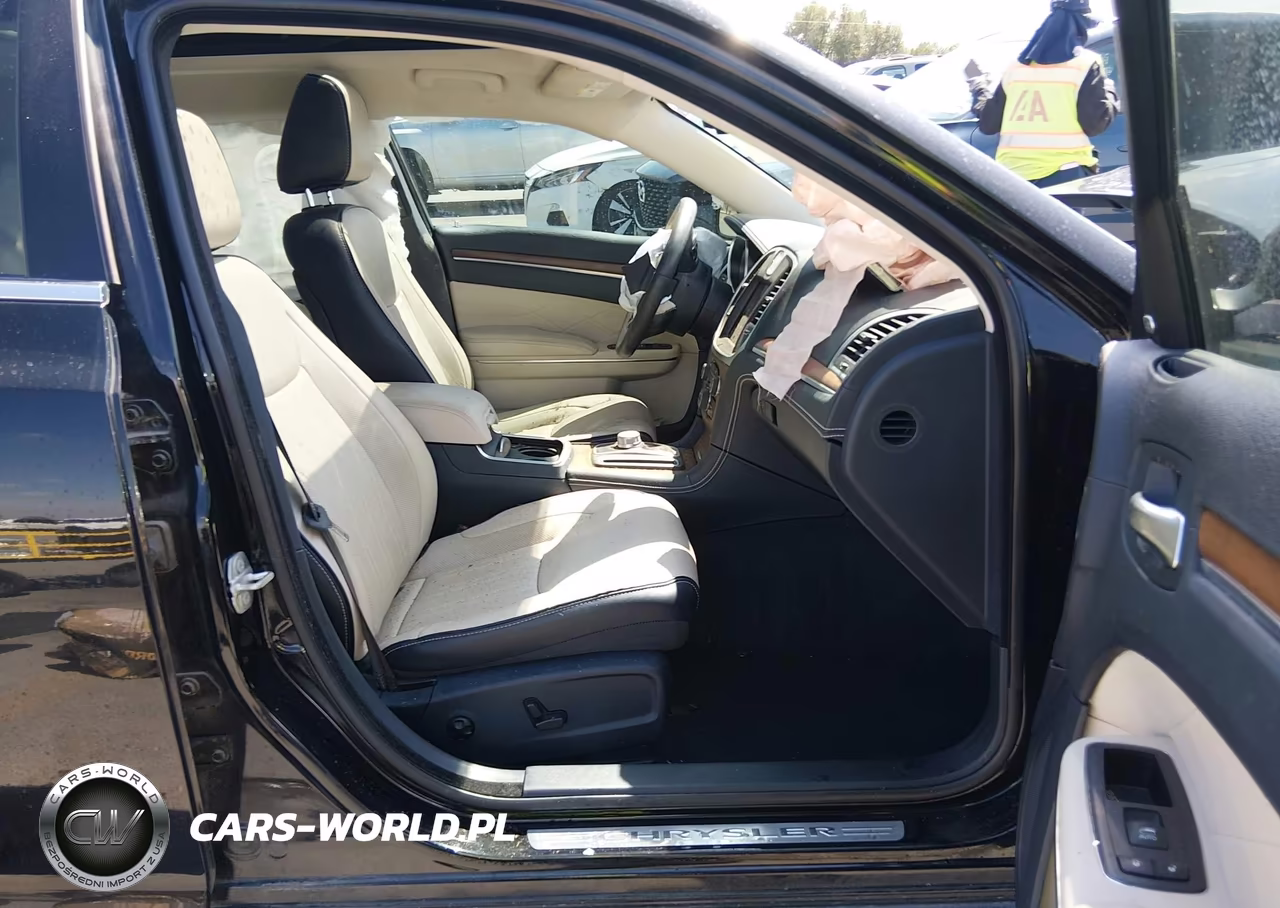 2018 Chrysler 300 300C VIN:2C3CCAPT1JH275890 - 5
