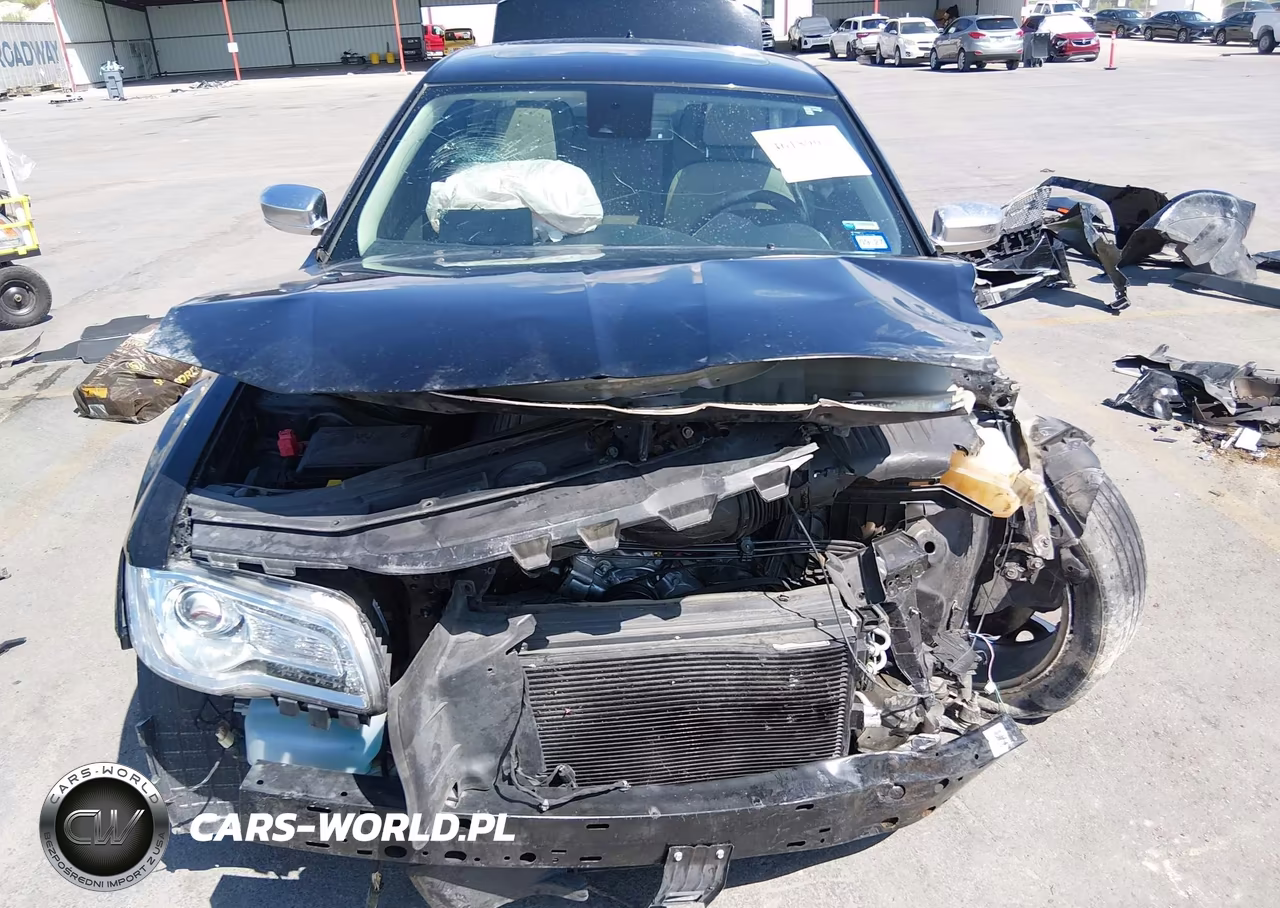 2018 Chrysler 300 300C VIN:2C3CCAPT1JH275890 - 6