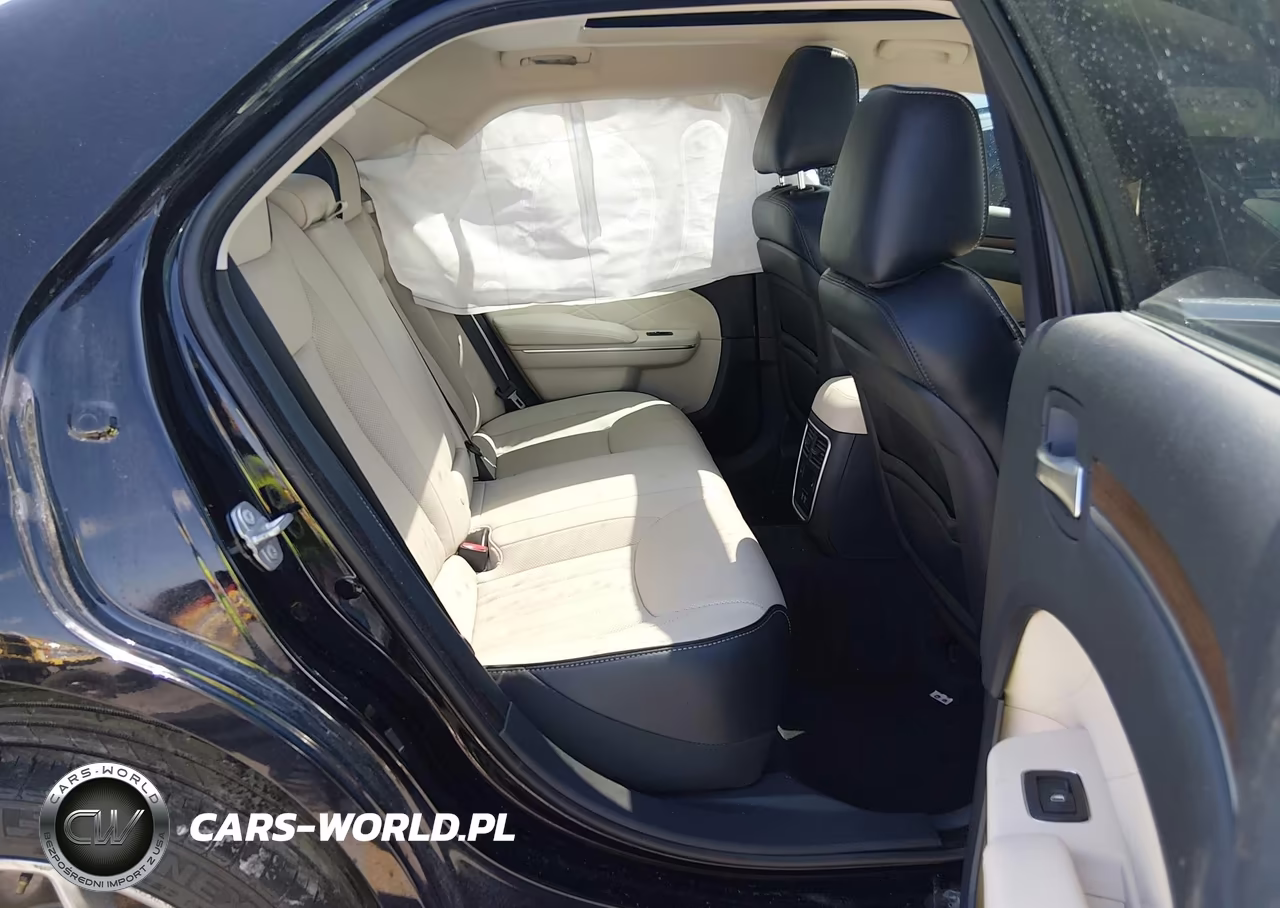 2018 Chrysler 300 300C VIN:2C3CCAPT1JH275890 - 8