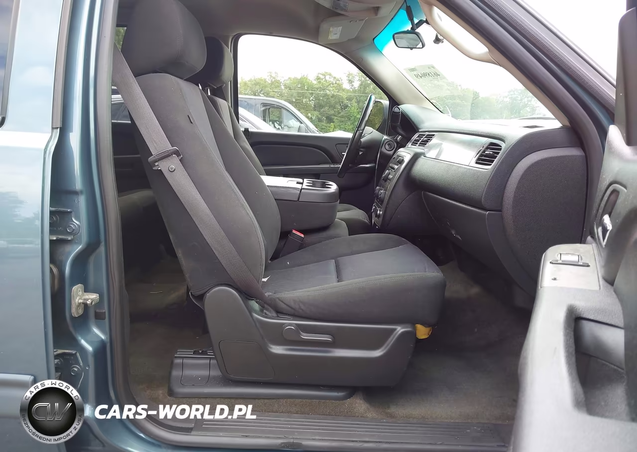 2010 Chevrolet Tahoe Ls VIN:1GNUKAE01AR114362 - 5