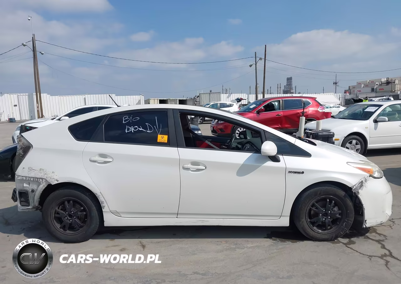 2015 Toyota Prius Two VIN:JTDKN3DU6F0463570 - 14