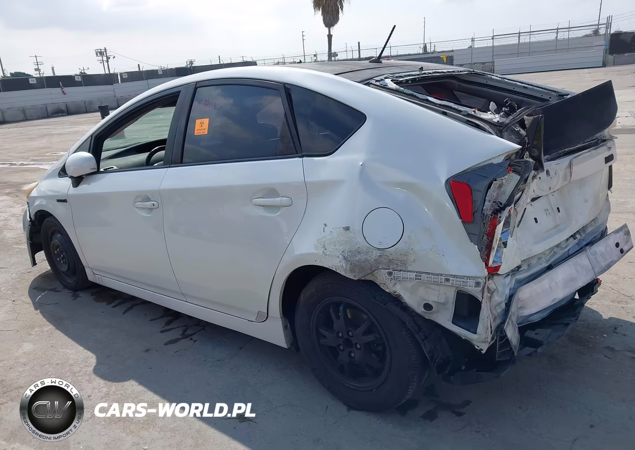 2015 Toyota Prius Two VIN:JTDKN3DU6F0463570 - 15