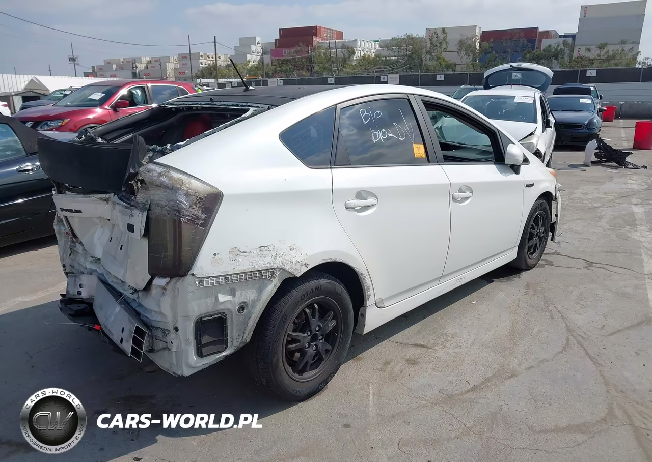 2015 Toyota Prius Two VIN:JTDKN3DU6F0463570 - 4