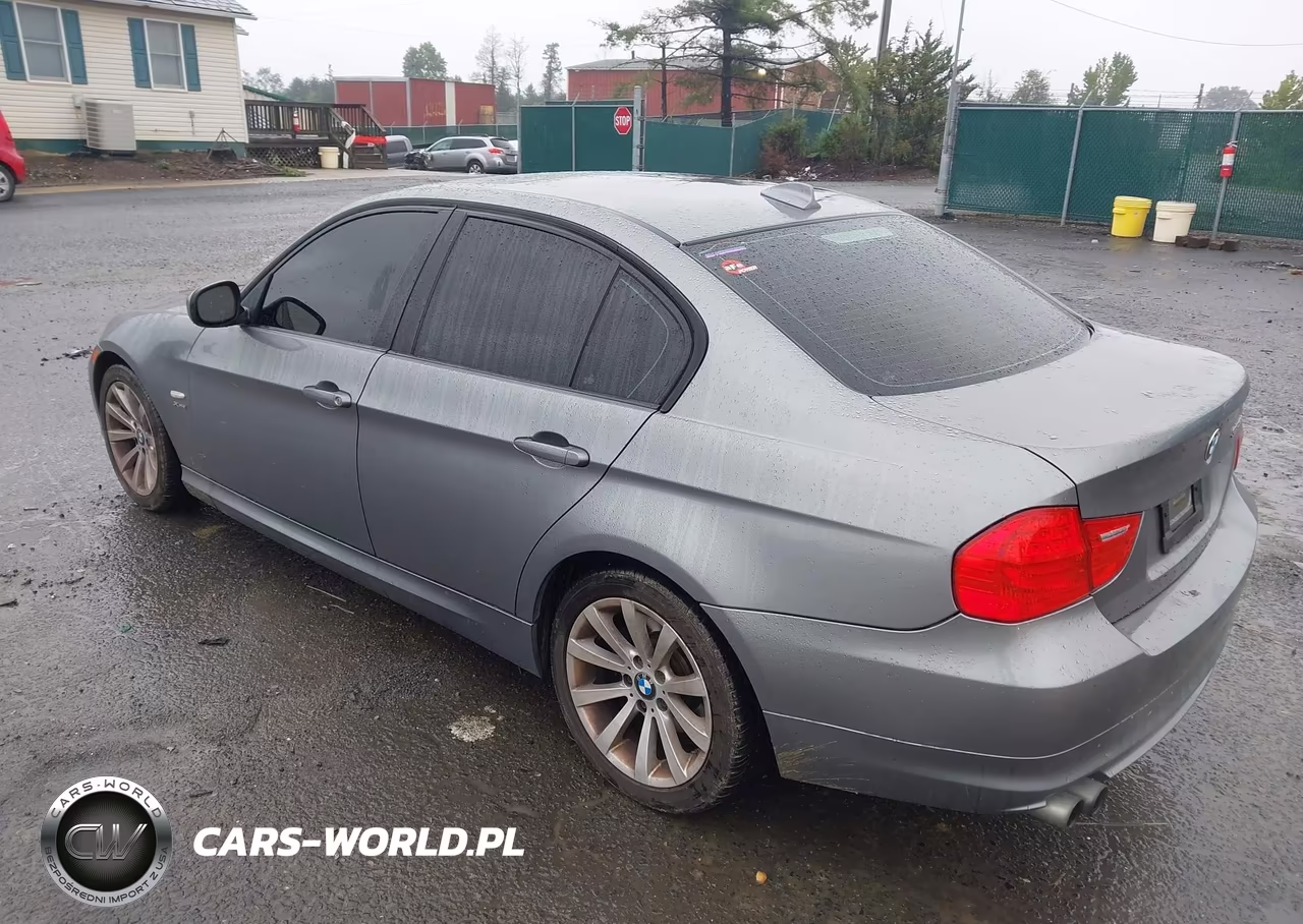 2011 BMW 328I xDrive VIN:WBAPK7G55BNN86782 - 3