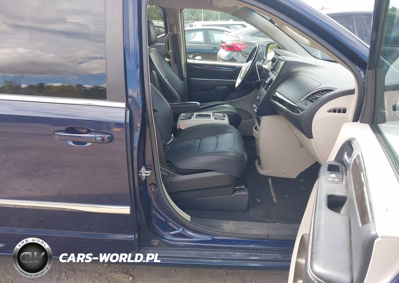 2015 Chrysler Town & Country Touring VIN:2C4RC1BG4FR664900 - 5