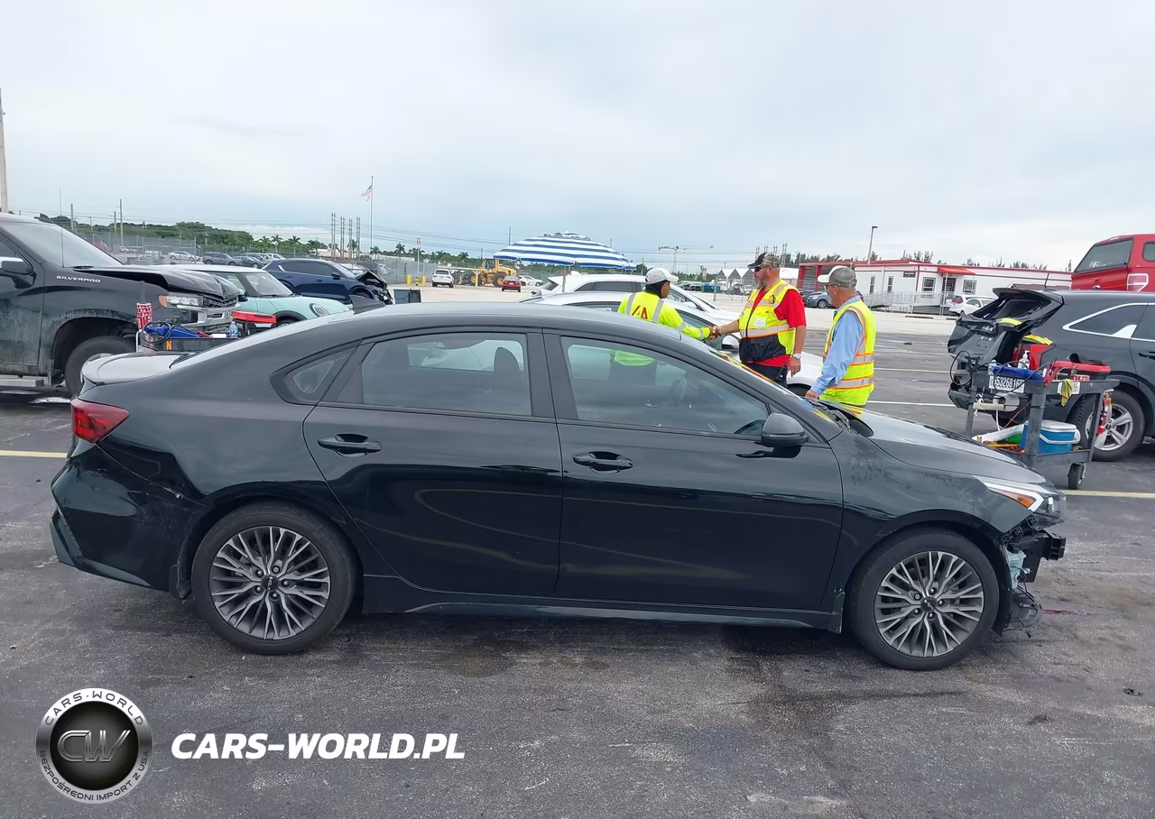 2023 Kia Forte Gt-Line VIN:3KPF54AD5PE516652 - 13