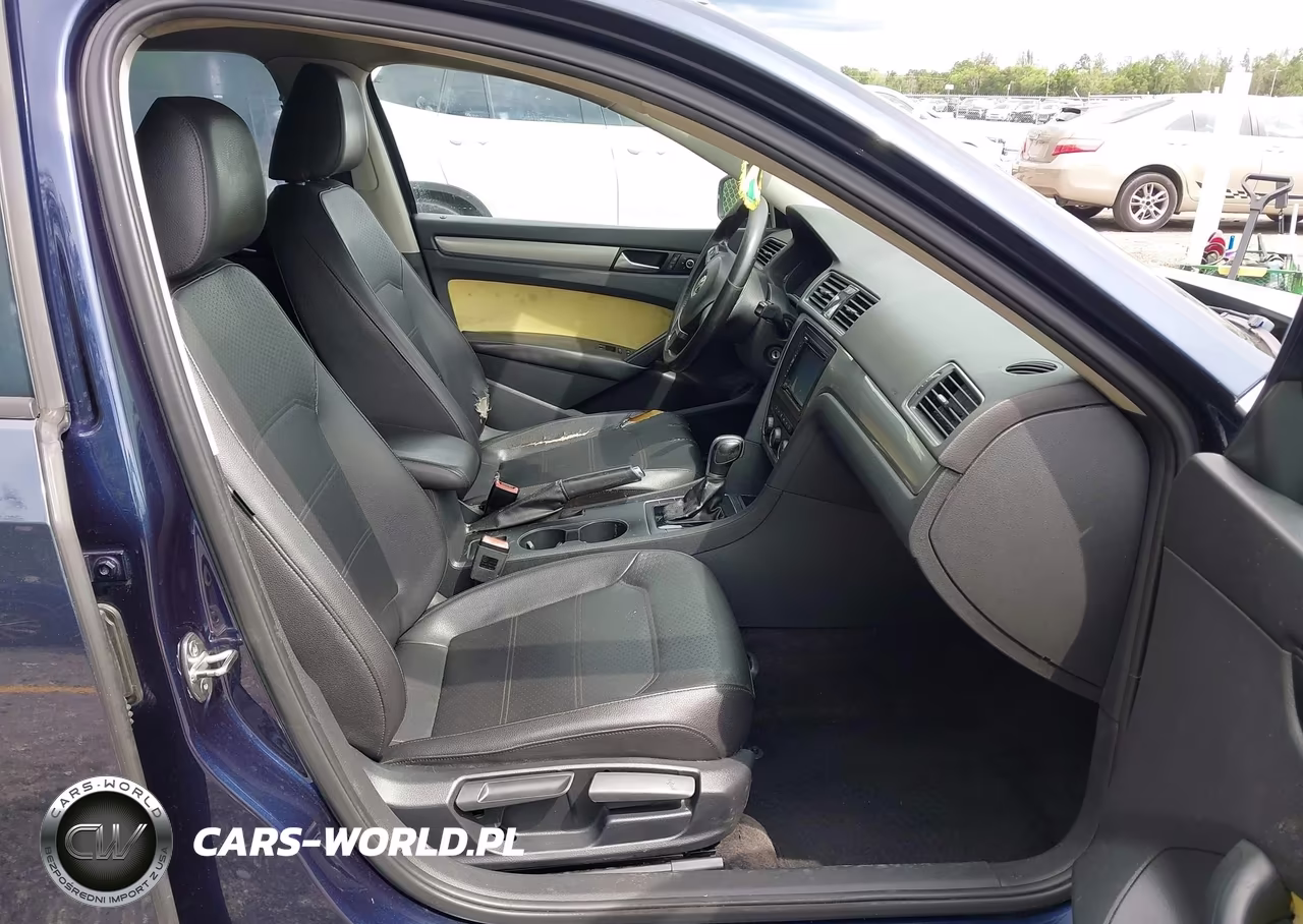 2015 Volkswagen Passat 1.8T Wolfsburg Edition VIN:1VWAT7A38FC045415 - 5