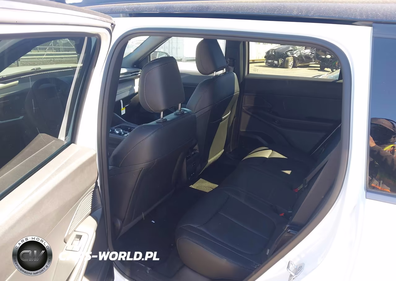2026 Jeep Cherokee Overland 4X4 VIN:3C4PJMC25TT214215 - 8